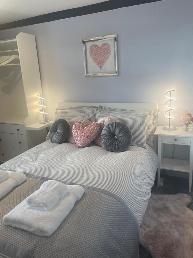 בלפר Courtyard Holiday Apartments מראה חיצוני תמונה