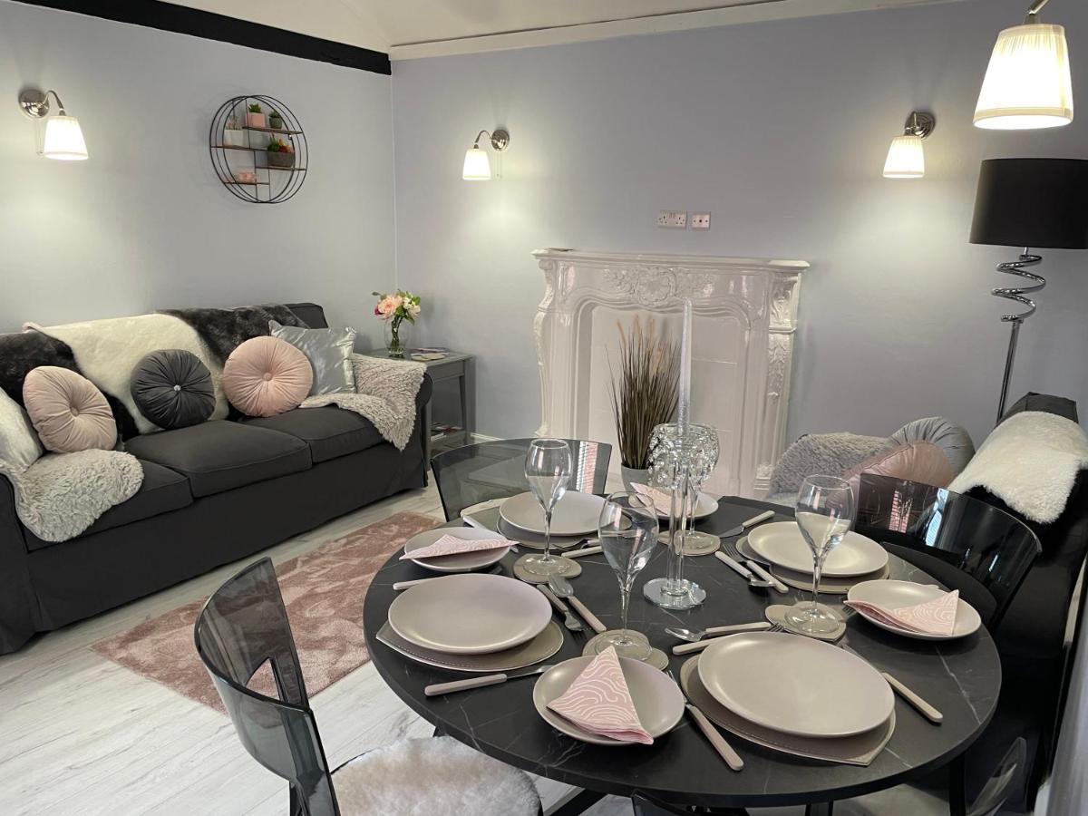 בלפר Courtyard Holiday Apartments מראה חיצוני תמונה